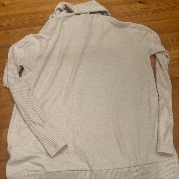 NWT GAP Elegant Cream Turtleneck Sweater - Picture 11 of 11